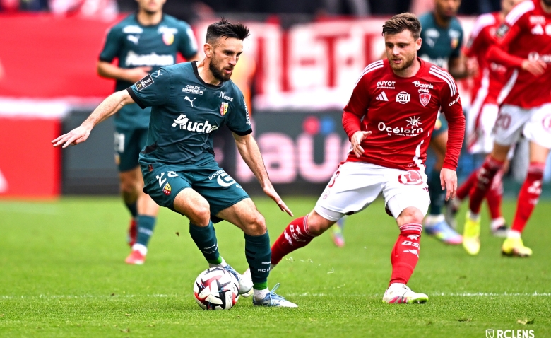 Illustration : "Mercato RC Lens : Un choix fort de Sage fait basculer un dossier brûlant en attaque"