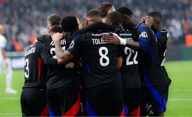 Illustration : "Mercato OL : Un prodige de Premier League tout proche d'être enrôlé dans le Rhône !"