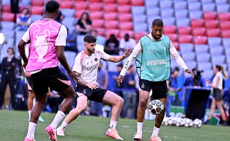 Illustration : "PSG : Un retour stratégique à Seattle pour conserver ses chances"