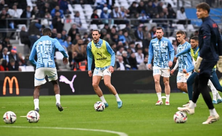 Illustration : "Mercato OM : Une arrivée en provenance d'Espagne à l'origine d'un départ majeur dans le onze !"