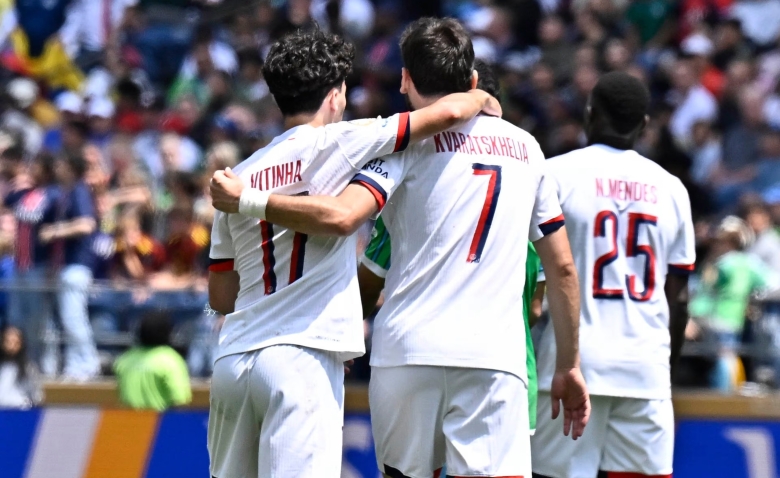 Illustration : "Mercato PSG : Un jeune prodige prêt à filer… cap vers l’Espagne ?"