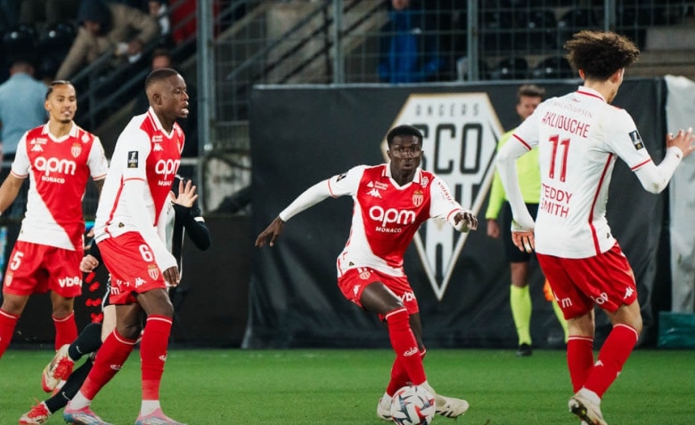 Illustration : "Mercato Monaco : Un jeune défenseur formé au club file vers le nord"