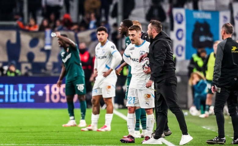 Illustration : "Mercato OM : Un nouveau départ d'indésirable acté après un retour soudain évoqué !"