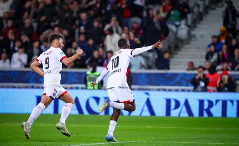 Illustration : "Mercato PSG : Un départ inattendu estimé à 100 M€ secoue l’été"