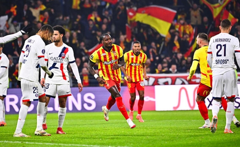 Illustration : "Mercato RC Lens : Un adieu teinté d’amertume"