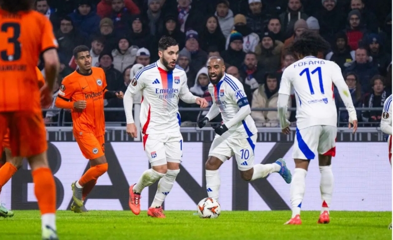 Illustration : "OL : Textor reconnaît ses erreurs et se met en retrait"