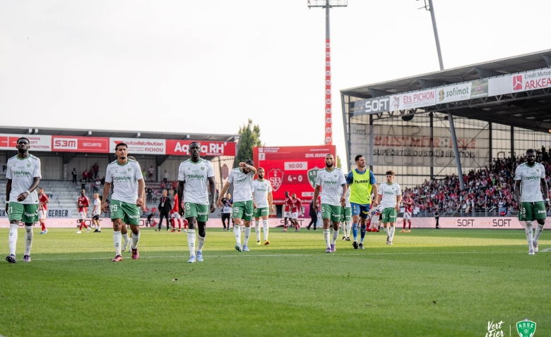 Illustration : "Mercato ASSE : Un talent formé chez les Verts en route vers un rival de Ligue 2"