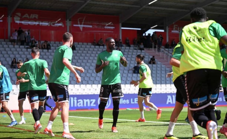 Illustration : "Mercato ASSE : Un Vert écarté du groupe tout proche d'un départ en pleine reprise"