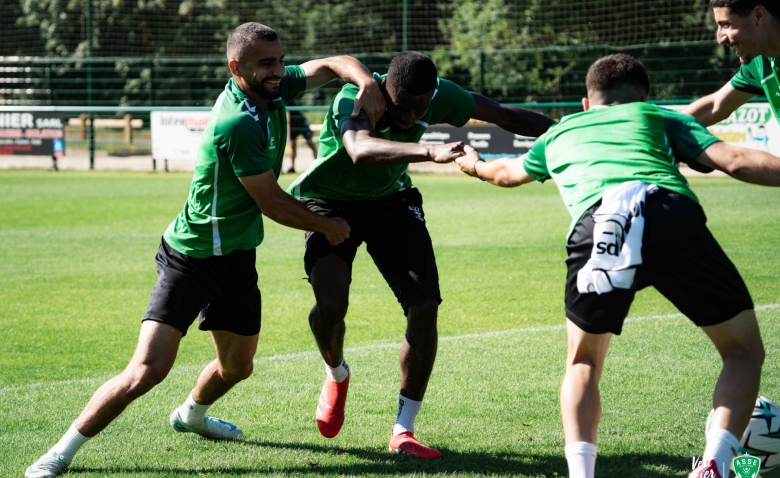 Illustration : "Mercato ASSE : Une offre hors du commun attendue pour laisser filer un joyau stéphanois !"