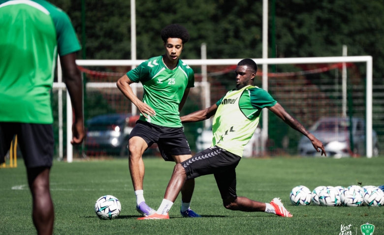 Illustration : "Mercato ASSE : Une première offre reçue pour un Vert jugé intransférable par Horneland !"