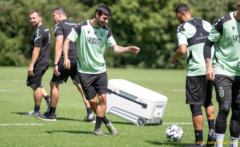 Illustration : "Mercato Nantes : Un international français s'engage pour trois saisons avec les Canaris !"
