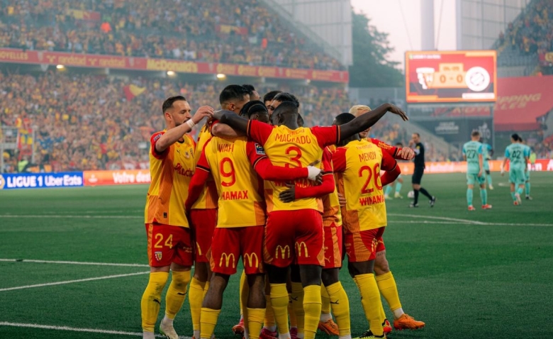 Illustration : "Mercato RC Lens : Un Sang et Or prend son envol direction l'Angleterre "