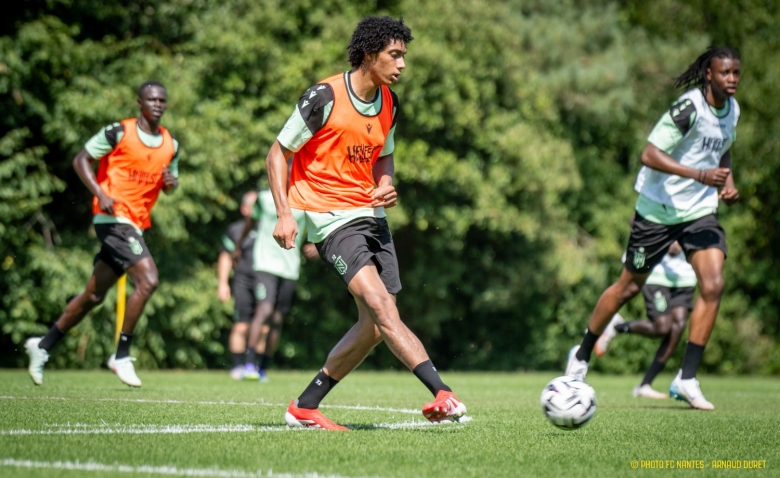 Illustration : "Mercato Nantes : Une nouvelle offre revue à la hausse attendue pour un Canari très coté !"