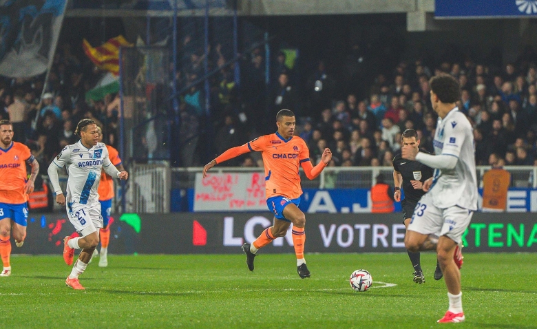 Illustration : "Mercato OM : Un phénomène offensif ciblé pour oublier la piste Noa Lang !"