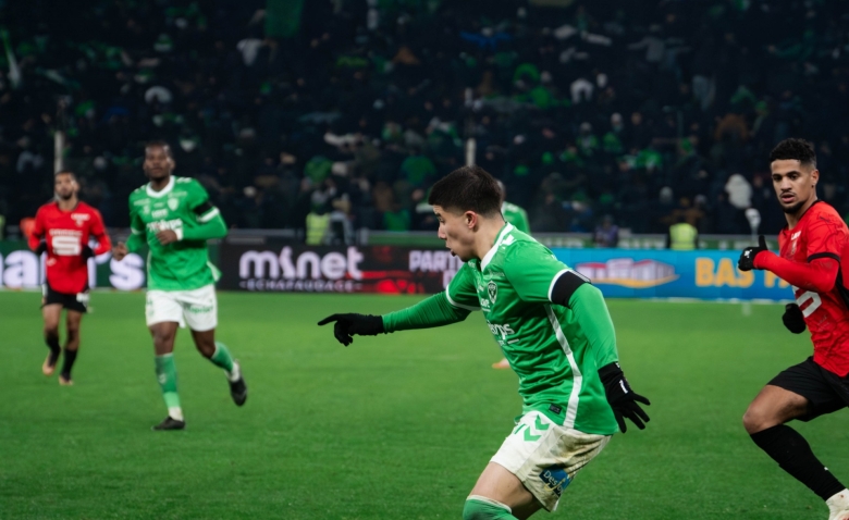 Illustration : "Mercato ASSE : Un ailier sud-américain ciblé pour apporter une nouvelle dimension à l'attaque stéphanoise ?"