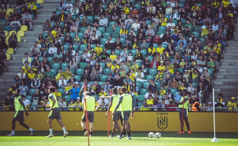 Illustration : "FC Nantes : Plusieurs nouveaux visages vont faire leur apparition dans le groupe de Castro !"