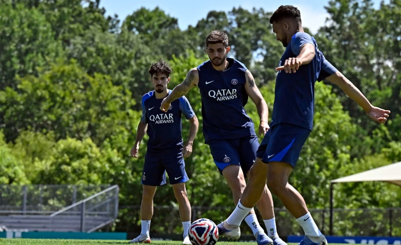 Illustration : "Mercato PSG : Un ancien milieu de ligue 1 recruté pour un très bon prix ? "