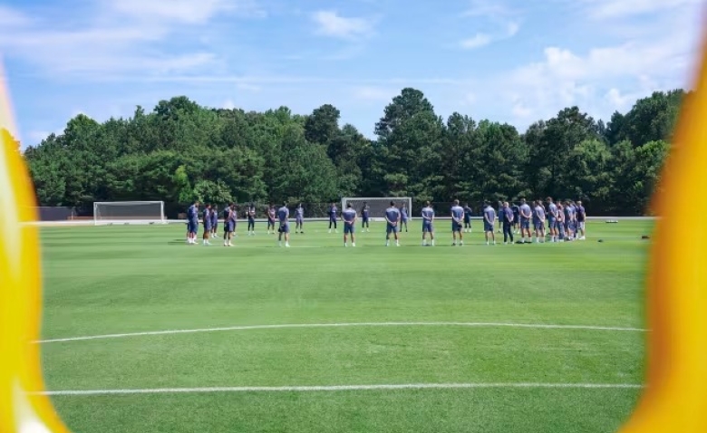 Illustration : "Mercato PSG : Un prestigieux club italien force pour la signature d'un second couteau d'Enrique !"