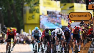 Illustration : Tour de France 2025 : Quatre coureurs écopent d'un carton jaune pour la première fois !