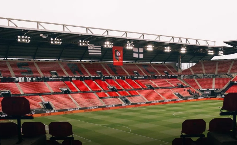 Illustration : "Stade Rennais : Une nouvelle signature bouclée malgré la timidité du mercato rennais"