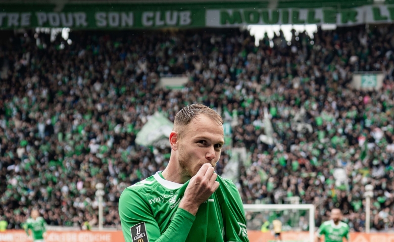 Illustration : "Mercato ASSE : Une prouesse réalisée par Kilmer Sports malgré les contraintes financières de L2 !"