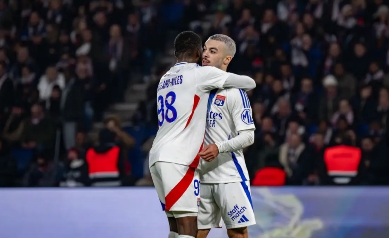 Illustration : "Mercato OM : Un prodige de Ligue 1 ciblé pour renforcer les ailes en cas d'échec sur Paixão !"