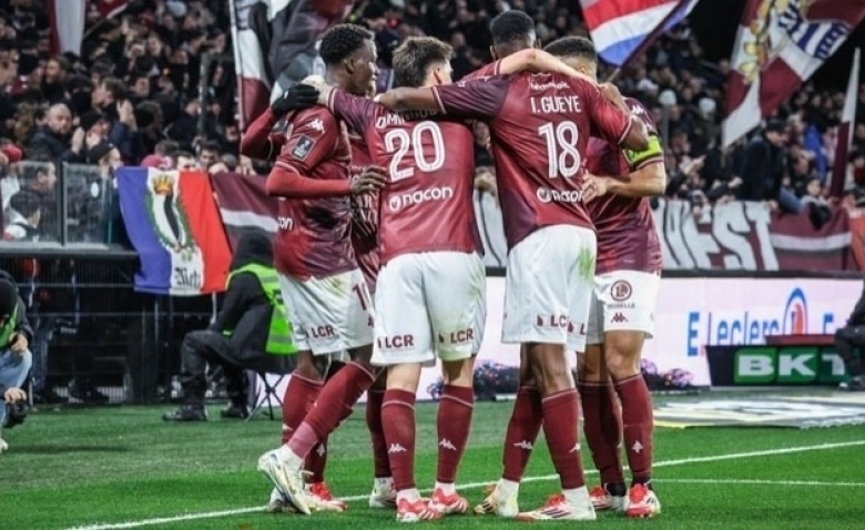 Illustration : "Mercato Metz : Un départ d'envergure en passe d'handicaper les Grenats pour le retour en L1 ?"