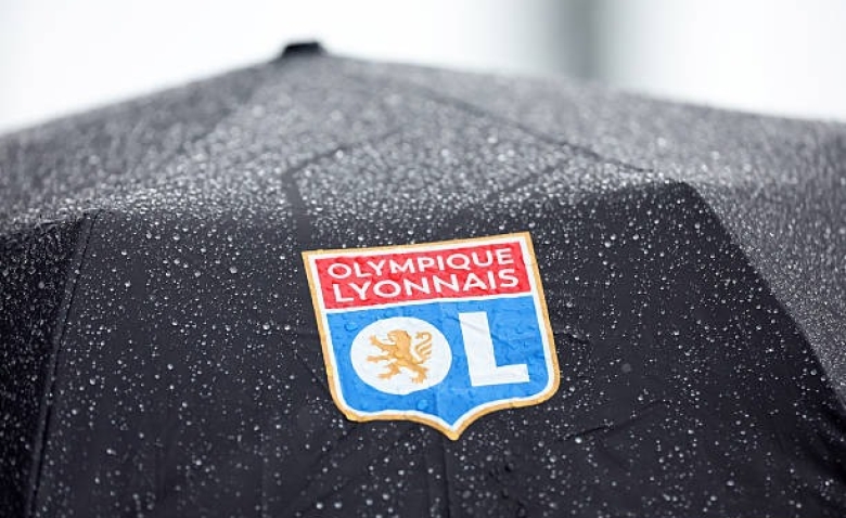 Illustration : "Mercato OL : Un club anglais très populaire se jette sur un incontournable lyonnais "