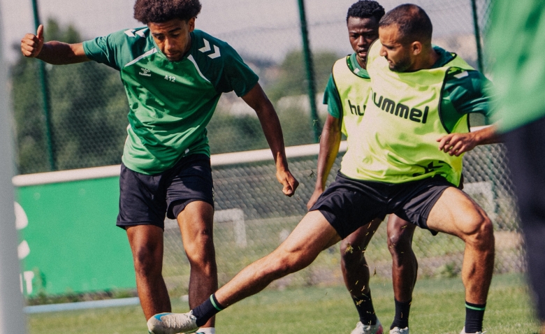 Illustration : "Mercato ASSE : Un dossier clé en défense s’enflamme en coulisses"