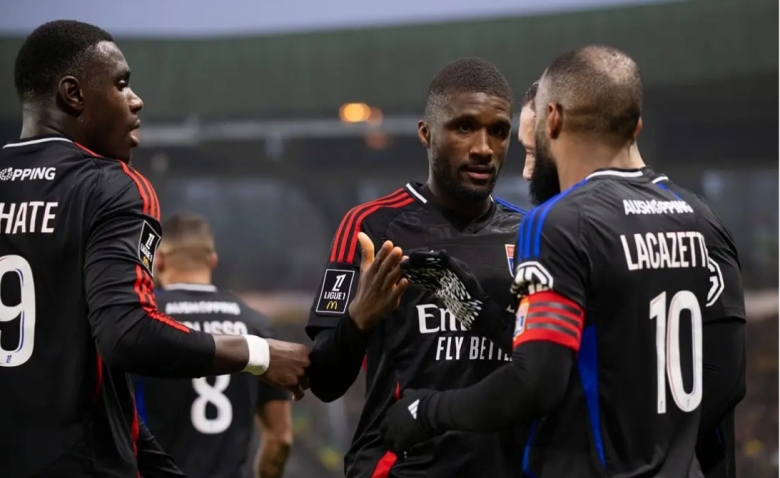 Illustration : "Mercato OL : Une polémique enflamme les discussions autour d’un gros transfert"