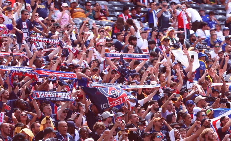 Illustration : "Mercato PSG : Une offre surprise aiguise les appétits parisiens"