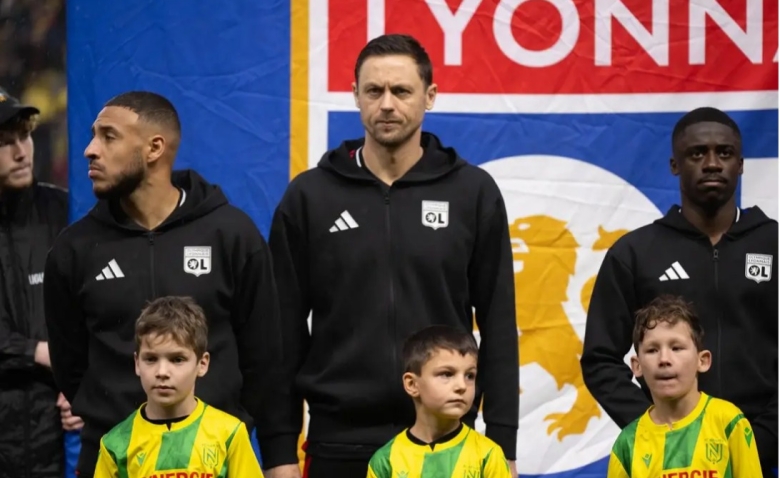 Illustration : "Mercato OL : Un jeune défenseur dans le viseur d’un club concurrent"