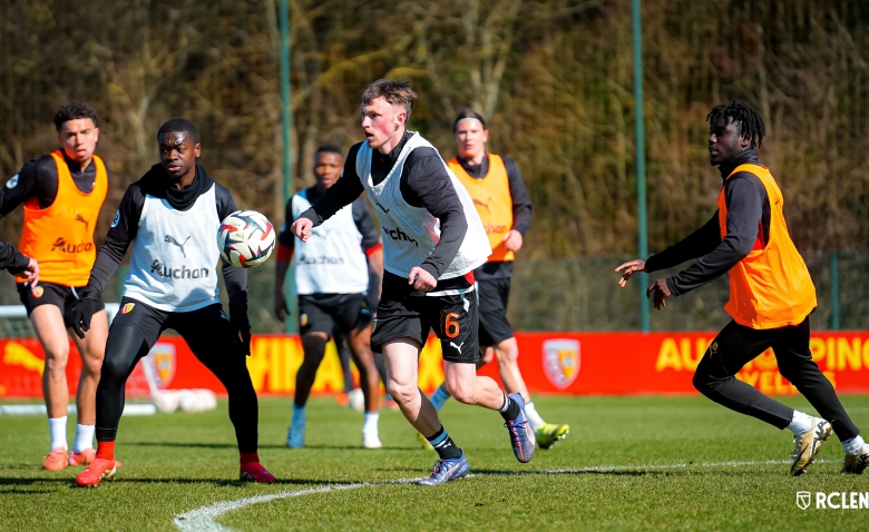 Illustration : "Mercato Lens : La signature d'un roc défensif rendue officielle par les Sang et Or !"