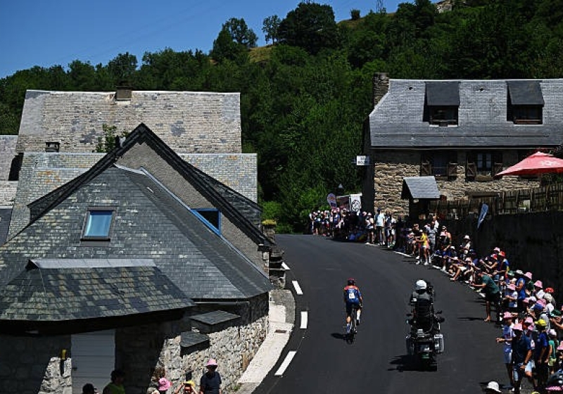 Illustration : Tour de France 2025 : Plusieurs éliminations majeures redoutées lors de la 13e étape