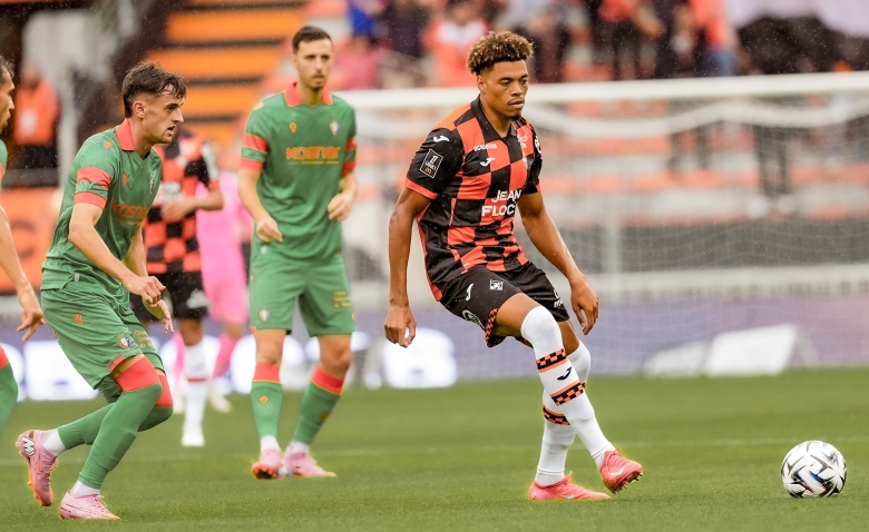 Illustration : "Mercato FC Lorient : Un vétéran de 33 ans envisage un nouveau défi en L1"