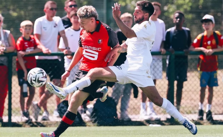 Illustration : "Mercato Stade Rennais : Un dossier chaud orchestré par l’OM et Lille cet été"