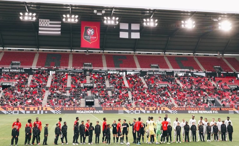 Illustration : "Mercato Stade Rennais : Deux cadres marseillais autorisés à quitter le stage pour finaliser leur transfert"