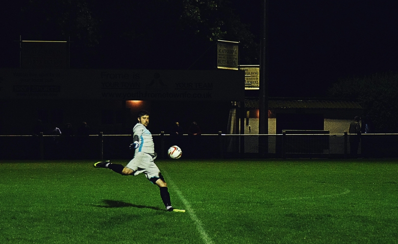 Illustration : "Le rôle des cotes dynamiques dans les paris sur matchs à enjeu"