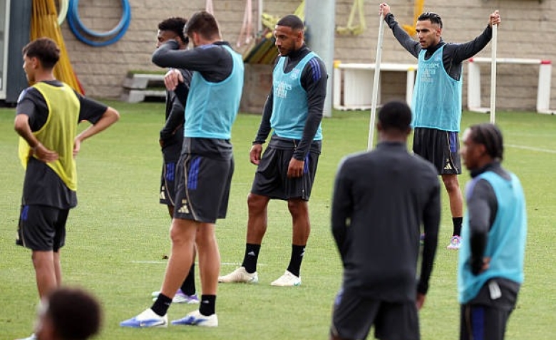 Illustration : "Mercato OL : Une vente espérée suivie d'une arrivée et d'une prolongation !"