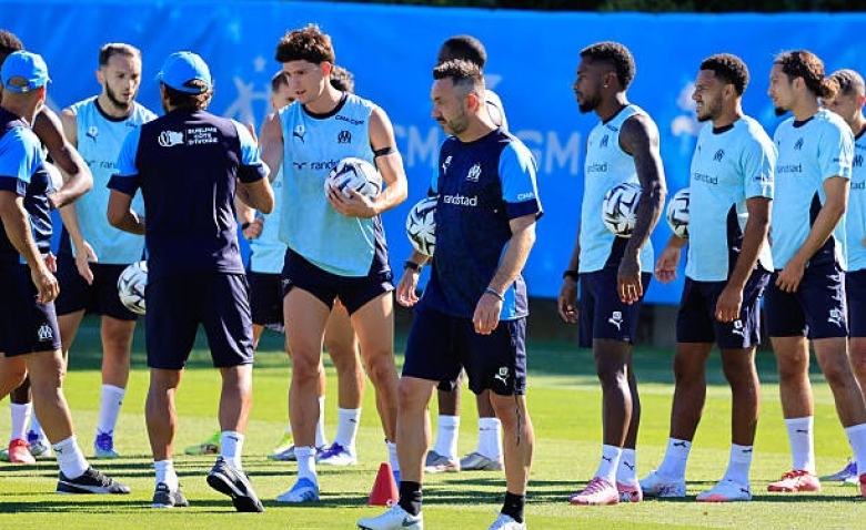 Illustration : "Mercato OM : Un Marseillais écarté du groupe se rapproche d'un départ avant la reprise"