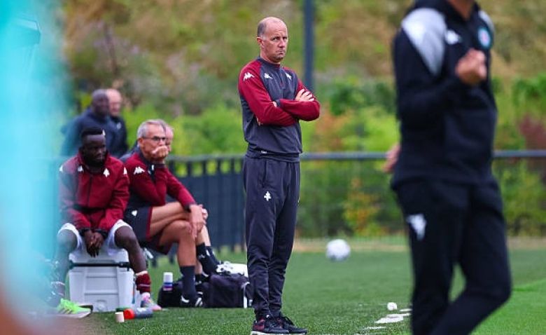 Illustration : "Mercato Metz : Les Grenats négocient en Ligue 1 pour le nom de leur nouveau gardien !"