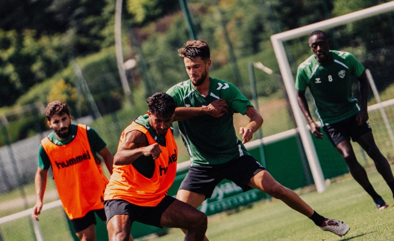 Illustration : "ASSE : Deux joueurs du groupe pro placés à l'écart avec la réserve !"