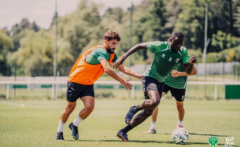 Illustration : "ASSE : Un engouement surprenant se dessine à Geoffroy-Guichard malgré la descente en L2"