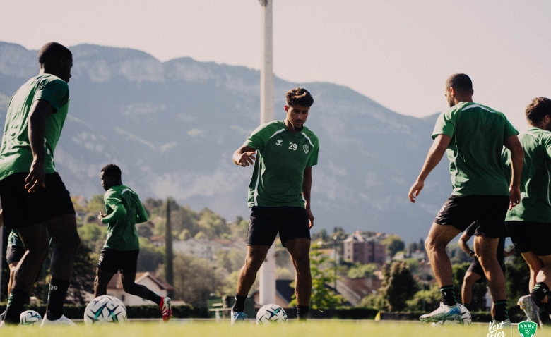 Illustration : "Mercato ASSE : Deux Stéphanois poussés vers la sortie dans le viseur d'un club étranger !"