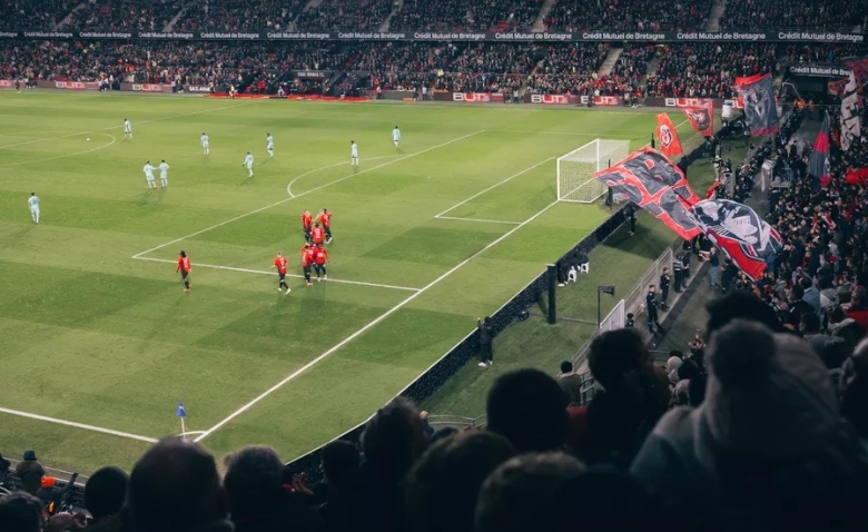 Illustration : "Mercato Rennes : Un ancien métronome du SRFC courtisé par un voisin en Ligue 1 !"