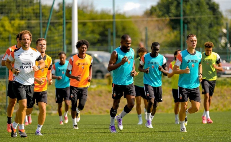 Illustration : "Mercato Lorient : Un ex-Merlu en plein cauchemar voit son contrat résilié au bout de six mois à l'étranger "