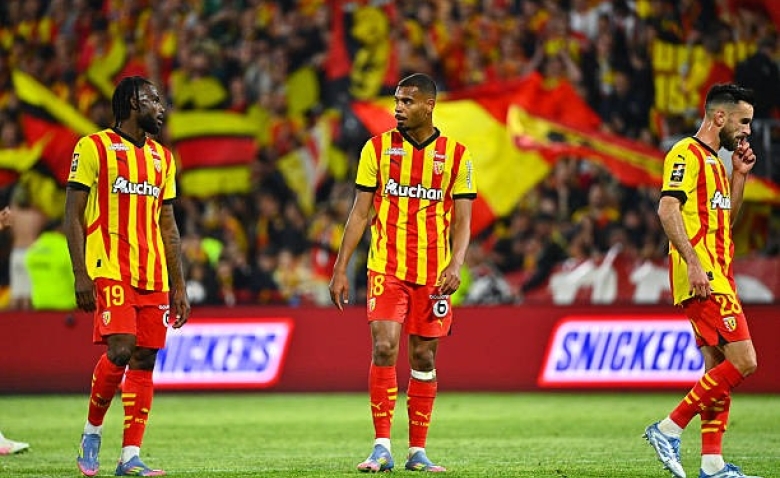 Illustration : "RC Lens : Trois bonnes nouvelles annoncées par Sage en prévision du retour à la compétition !"