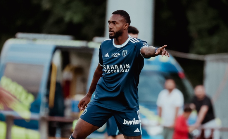 Illustration : "Mercato Paris FC : Un expérimenté de Ligue 1 s'engage en faveur des Parisiens !"