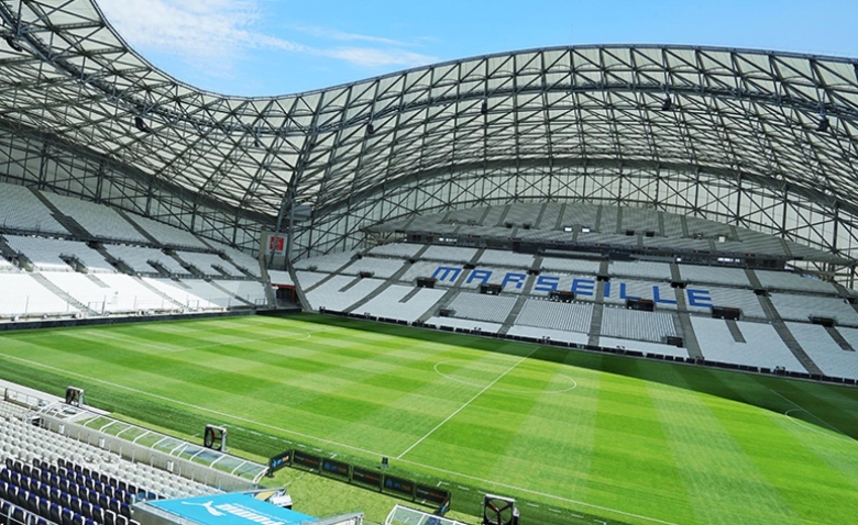 Illustration : "Mercato OM : Marseille grille le PSG sur une cible en défense !"