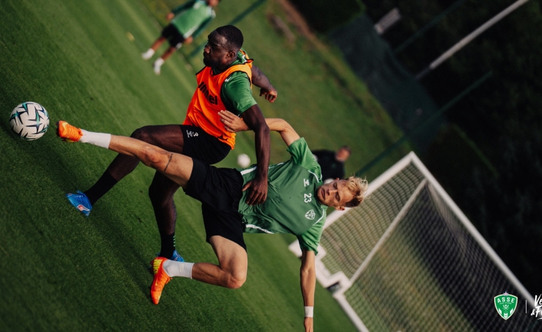 Illustration : "Mercato ASSE : Deux renforts pour les ailes stéphanoises posent enfin leurs valises "